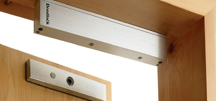 Magnetic lock installation Madera